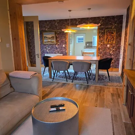Cozy Town House *